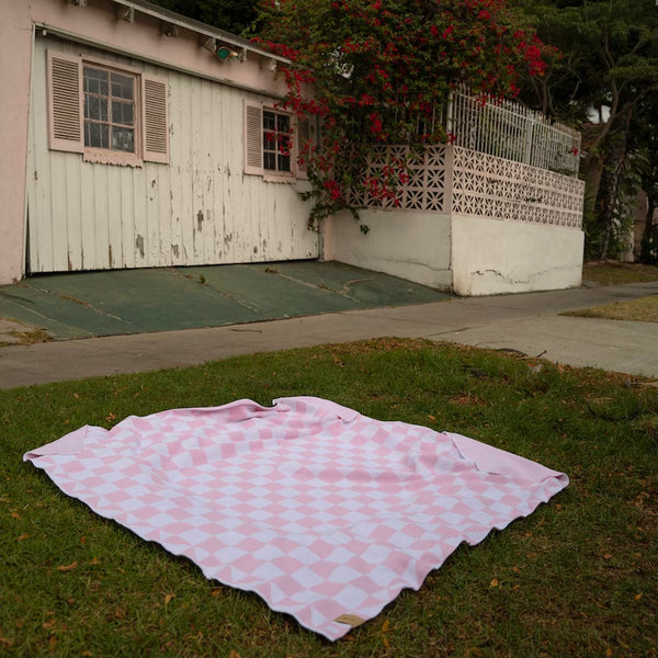 Pinky - Knitted Throw Blanket